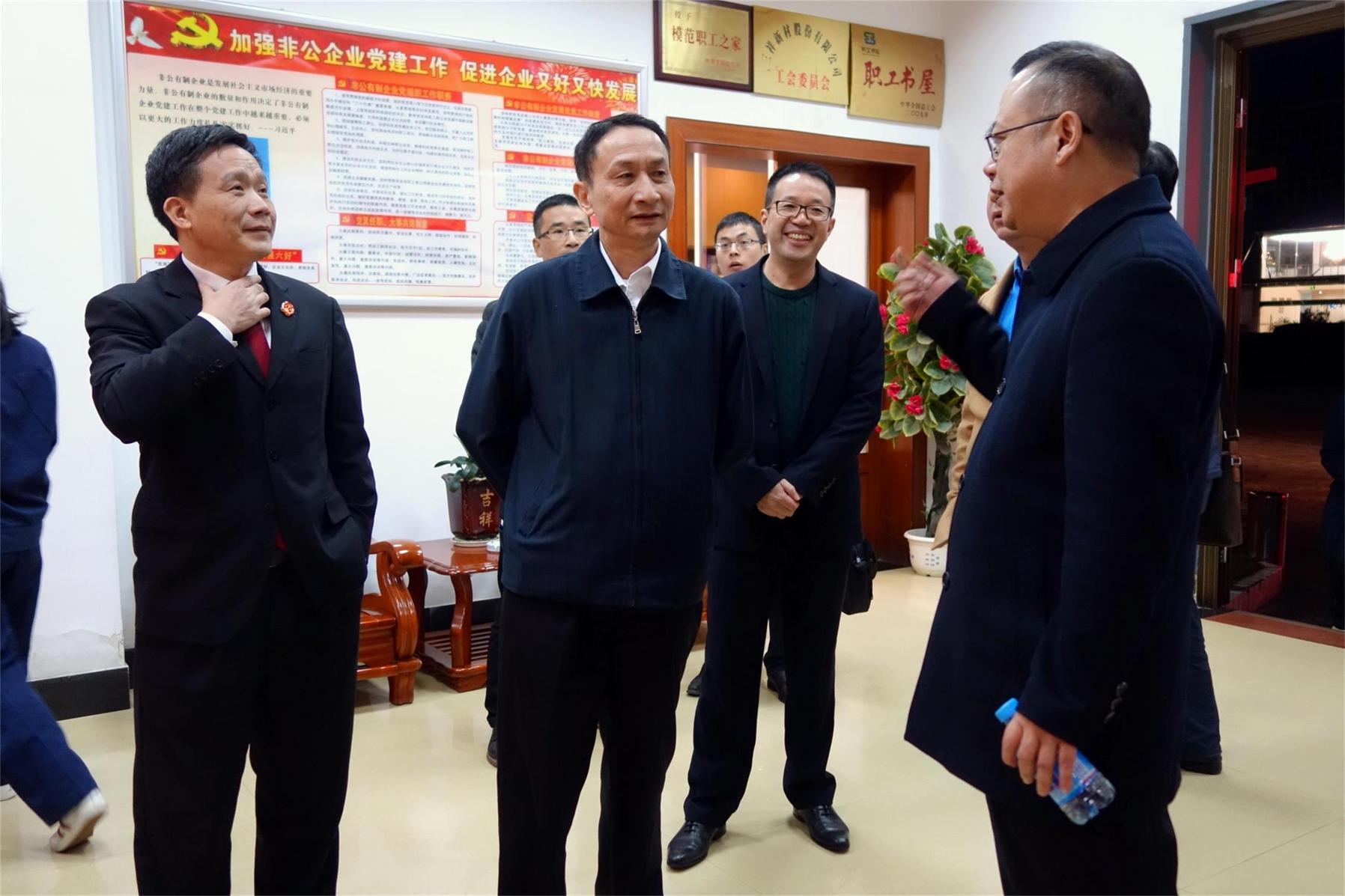 2016.11.24省高級人民法院周瑞春黨組成員、副院長蒞臨公司調(diào)研-5e9f64cc-7af4-49cd-853a-e0f8afb51a45.jpg